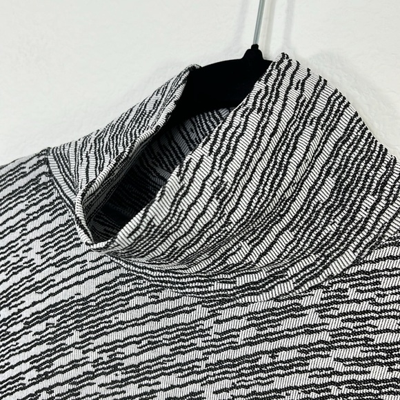Athleta NWOT Flurry Seamless‎ Turtleneck size Medium - Picture 6 of 11